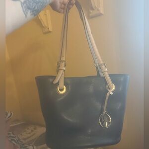 Michael Kors medium jet set black tote